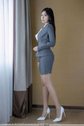 诸多官员追逐的女人小说
